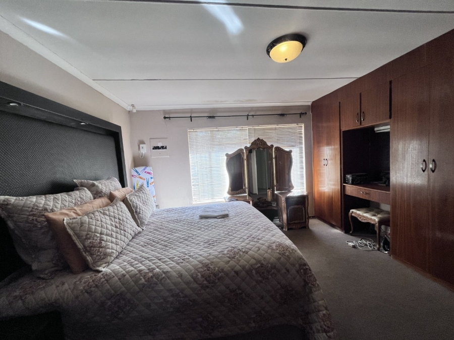 4 Bedroom Property for Sale in Pellissier Free State